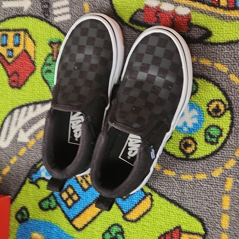 11c black checkered vans